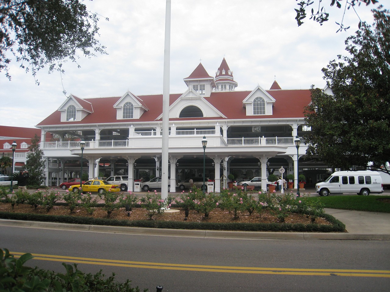 Vacation 2007-12 - Disney Parks  0163.jpg - The 2007-08 vacation to Florida included Disney World. We visited some of the larger theme Resorts along with Animal Kingdom and Disney Hollywood Studios.